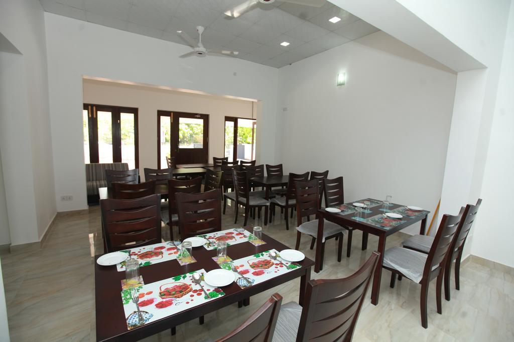 Hotel Lavonka Tourist Rest Anuradhapura Zewnętrze zdjęcie